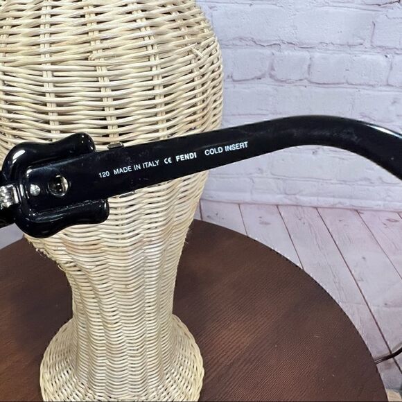 FENDI Buckle Tinted Sunglasses Guc - Picture 16 of 17